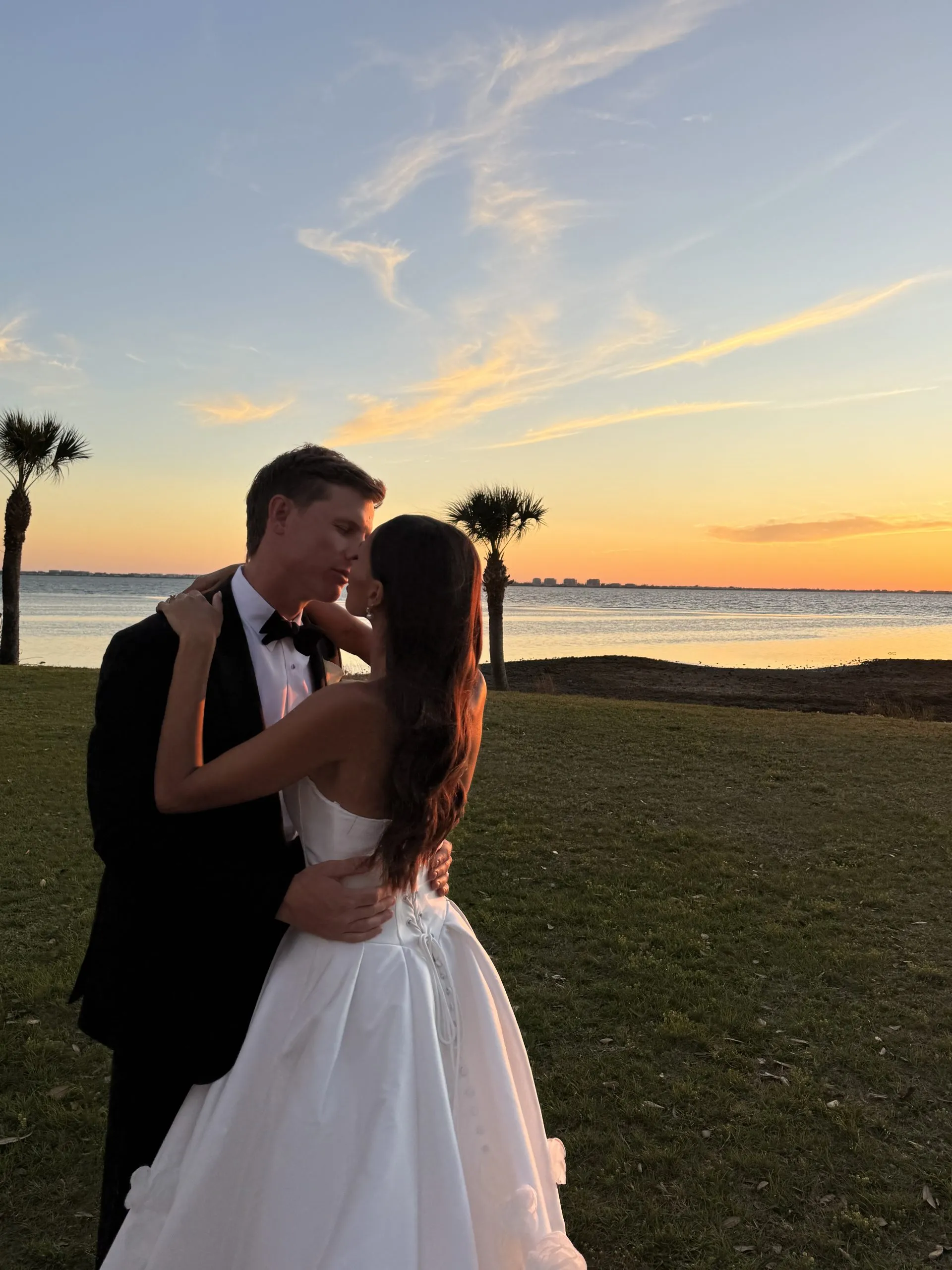 Candid wedding moment captured by Rode Content Co.